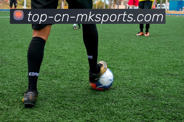 《探索S15英雄联盟赛季新变化与英雄调整深度解析》